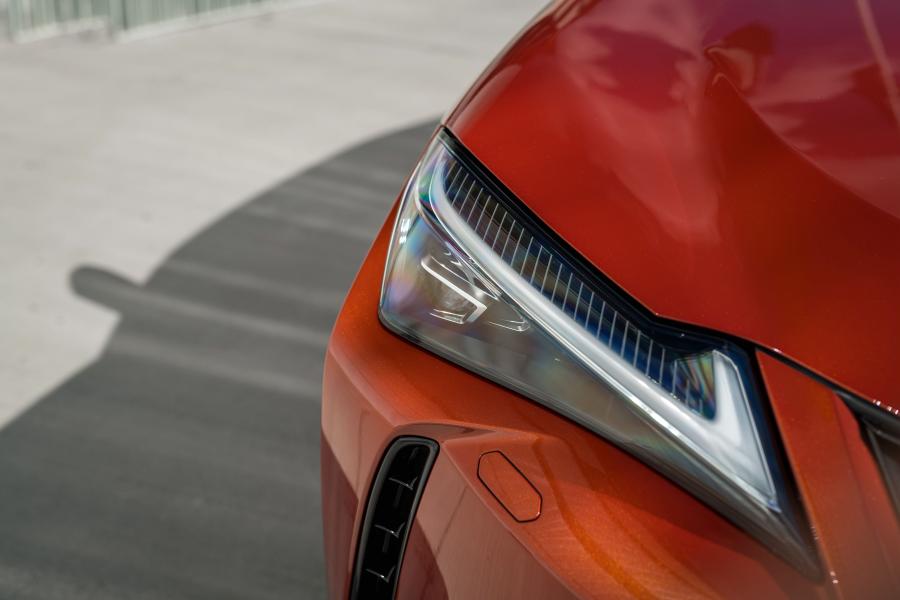 Детали экстерьера  Lexus UX250h 2018 года  (NA) (фото 20 из 40)